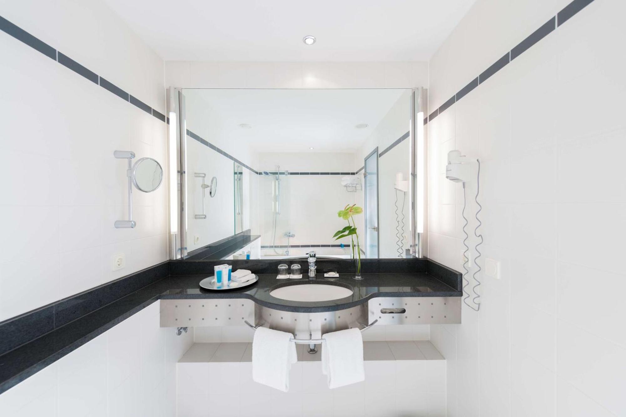 Dorint Pallas Wiesbaden Ngoại thất bức ảnh
